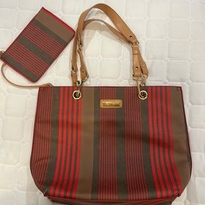 Adrienne Vittadini shoulder / tote bag. 16.5” x 12”. “TS anti hero” vibes. ❤️